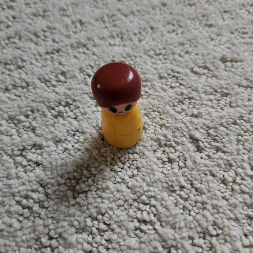 Vintage Fisher Price Little People Girl Yellow Dress Brown Hair Weighted Base‎